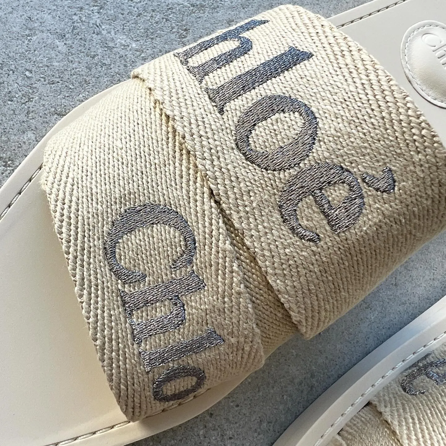 Chloé Shoes Woody Embroidered Metallic Logo Slide, Multi Beige
